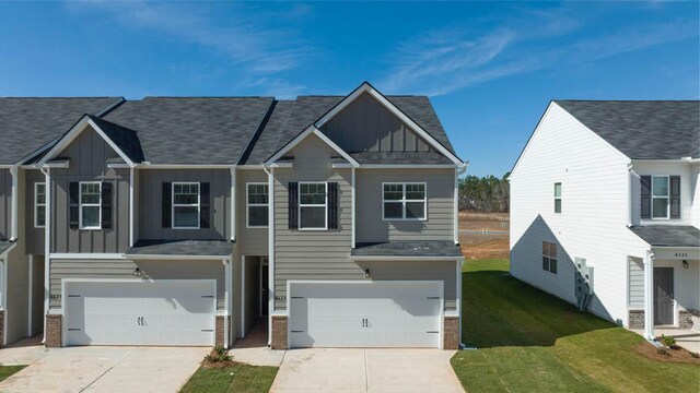 view of front facade featuring a garage and a front lawn