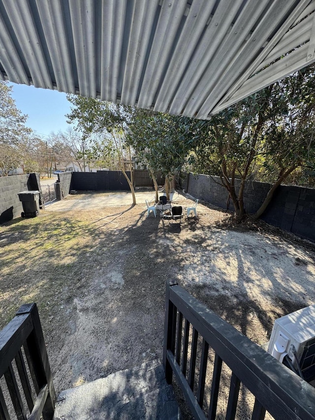 view of yard featuring a fire pit