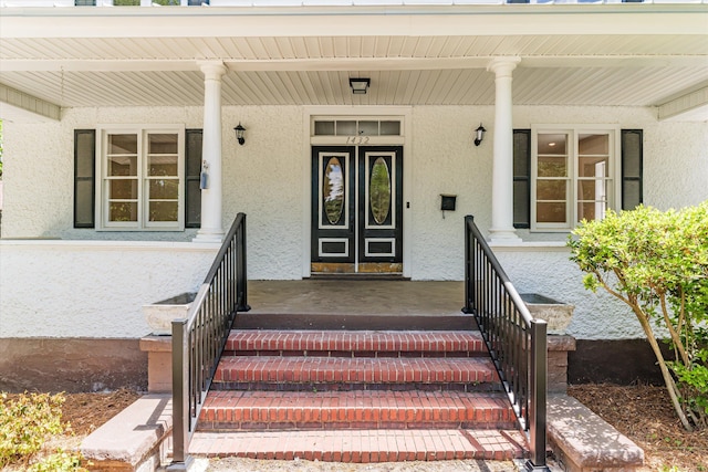 entrance to property featuring covered porch