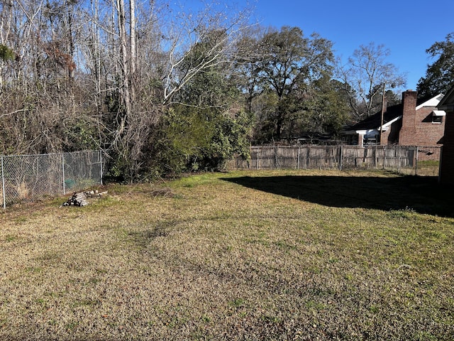 view of yard featuring a fenced backyard