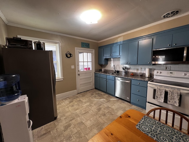 kitchen featuring blue cabinetry, a sink, dark countertops, stainless steel appliances, and decorative backsplash