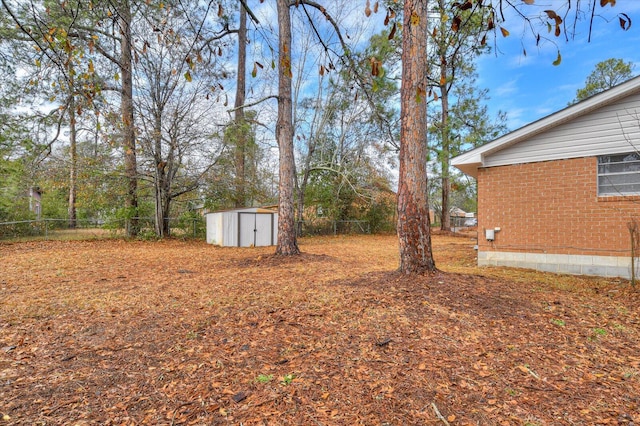 view of yard with a shed