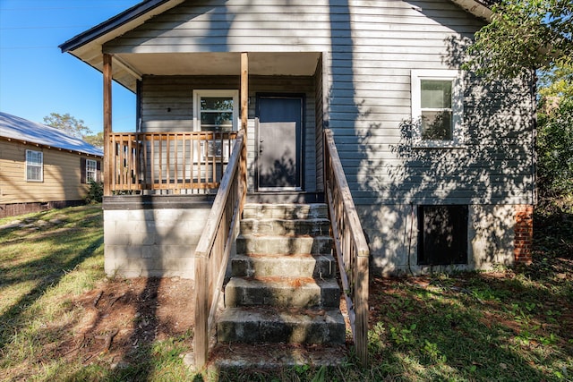 view of front of property featuring a porch