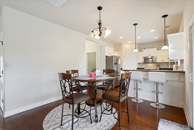 dining area with dark wood finished floors, recessed lighting, visible vents, a chandelier, and baseboards