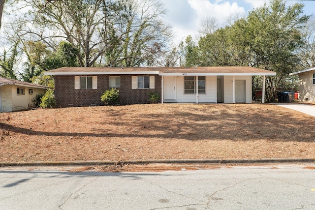 single story home with a carport