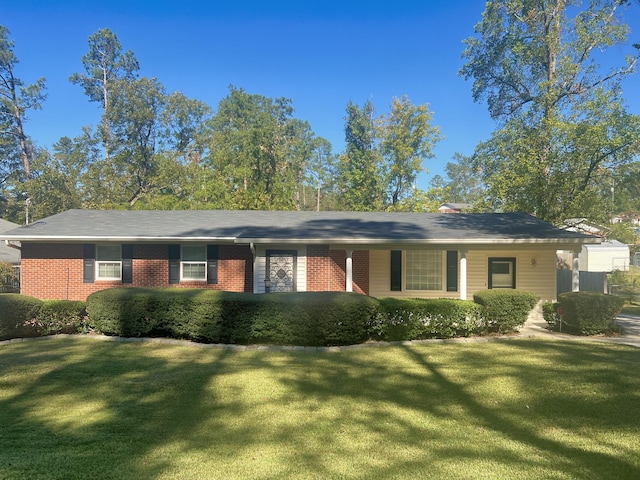 single story home with a front yard