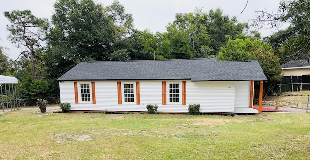 view of front of property with a front yard