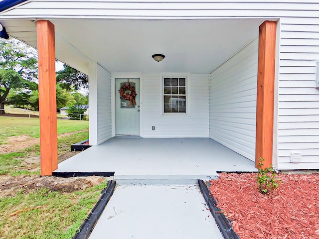 entrance to property with covered porch