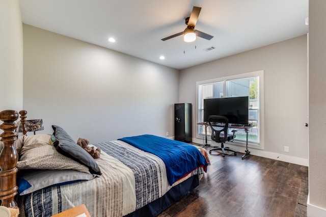 bedroom with wood finished floors, a ceiling fan, visible vents, baseboards, and recessed lighting