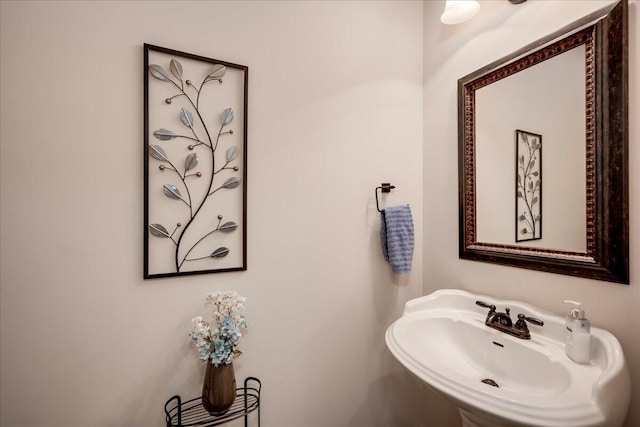 bathroom featuring sink