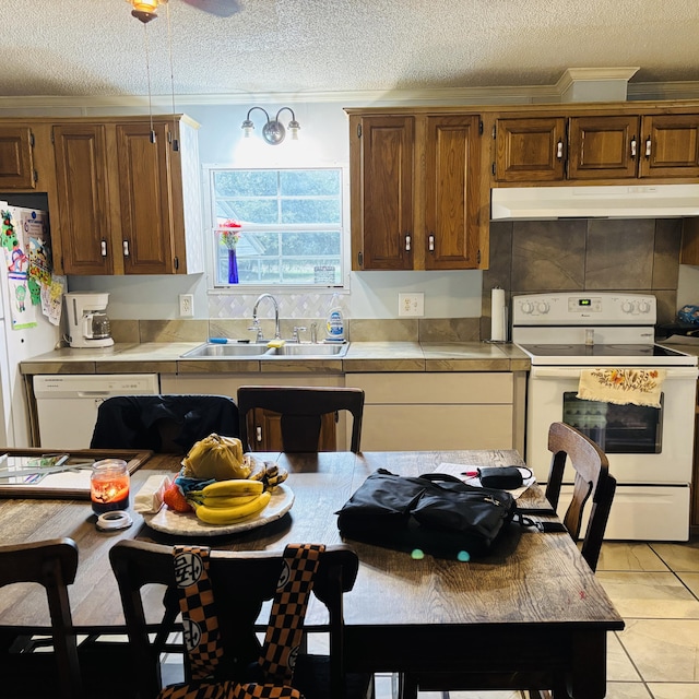 kitchen featuring sink, crown molding, white appliances, a textured ceiling, and light tile patterned flooring