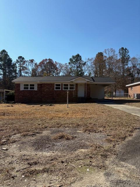 single story home with a carport