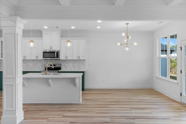 kitchen featuring stainless steel appliances, light wood-type flooring, backsplash, and crown molding