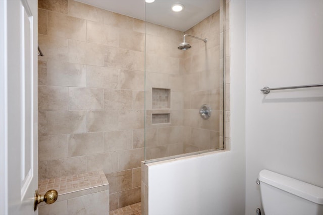 full bathroom featuring a walk in shower, toilet, and recessed lighting