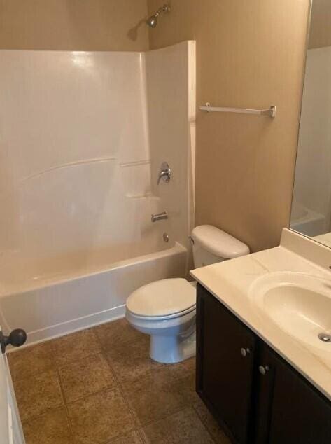 6066 Reynolds Cir, Grovetown, GA 30813 - bathroom featuring vanity and washtub / shower combination