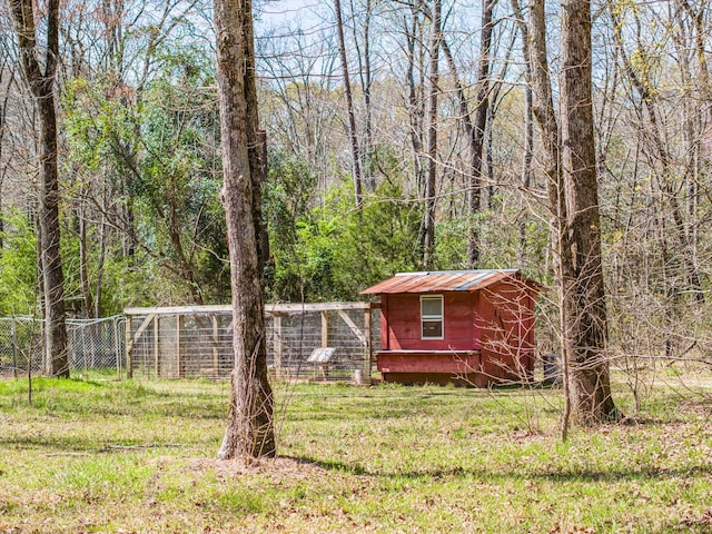 view of yard with a shed