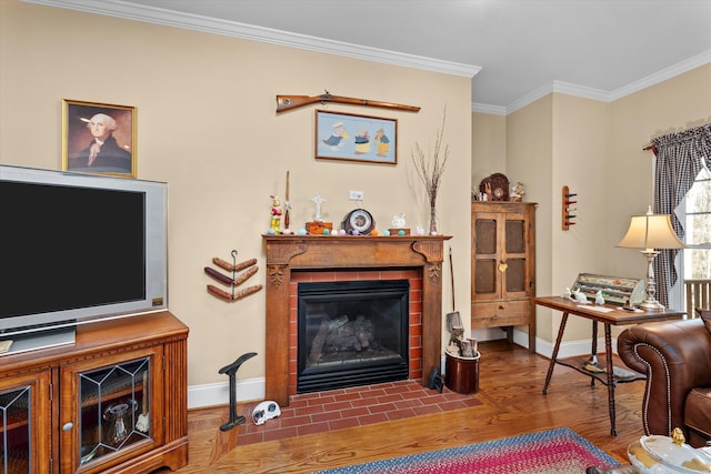 living room featuring hardwood / wood-style floors and ornamental molding