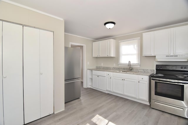 kitchen with sink, stainless steel appliances, light hardwood / wood-style flooring, crown molding, and white cabinets