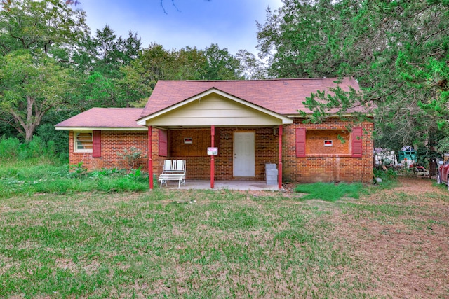 ranch-style home with a porch and a front yard