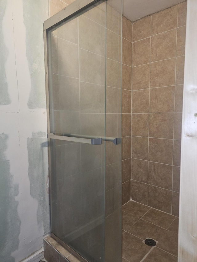 4596 Hickory Dr, Evans, GA 30809 - bathroom featuring a stall shower