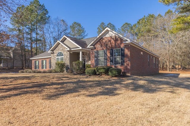 view of front of property with a front yard