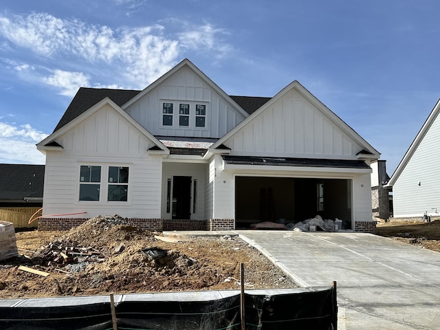 view of front facade with a garage