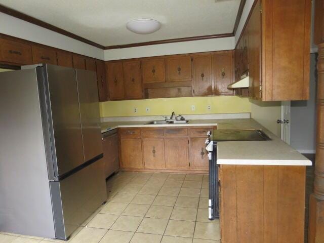 kitchen featuring stainless steel appliances, a sink, light countertops, and under cabinet range hood