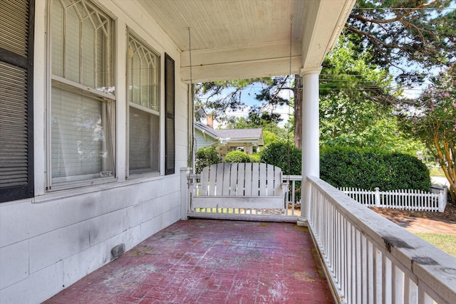 balcony featuring covered porch