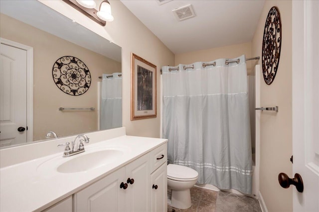 full bathroom with shower / bath combo with shower curtain, vanity, and toilet