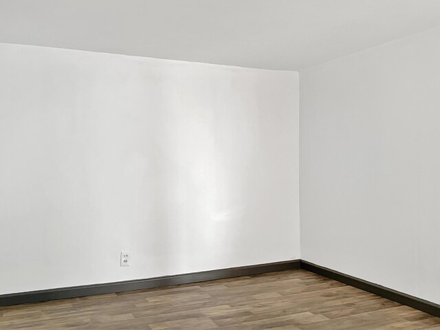 599 Twin Oaks Rd, Thomson, GA 30824 - unfurnished room featuring light wood-style flooring and baseboards
