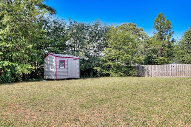 view of yard with a shed