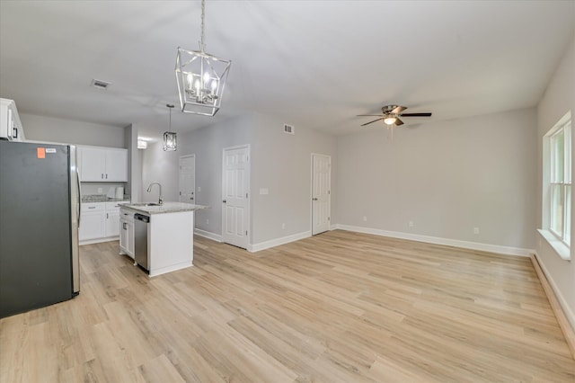 2815 Ridge Crest Dr, Hephzibah, GA 30815 - kitchen featuring appliances with stainless steel finishes, a sink, ceiling fan, an island with sink, and light wood-style floors