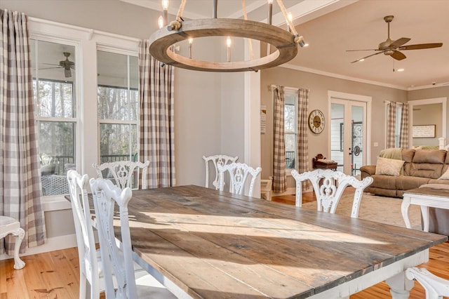 dining area featuring ceiling fan, light hardwood / wood-style floors, and crown molding