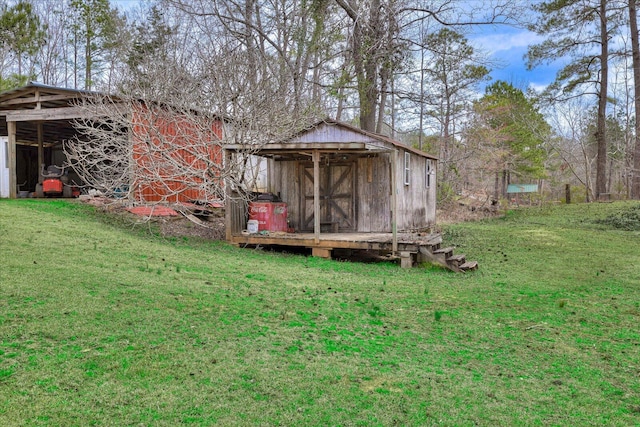 view of yard featuring an outbuilding and a shed