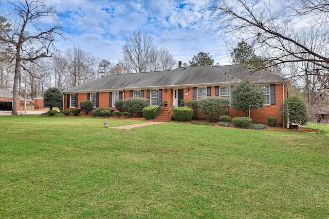 ranch-style home featuring a front lawn and brick siding