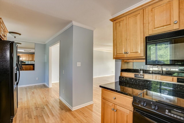 690 Riverfront Dr, Augusta, GA 30901 - kitchen featuring a sink, baseboards, black appliances, light wood finished floors, and ornamental molding