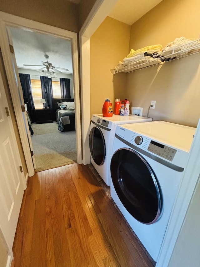 517 Avrett Ct, Evans, GA 30809 - laundry area with independent washer and dryer, wood finished floors, and a ceiling fan