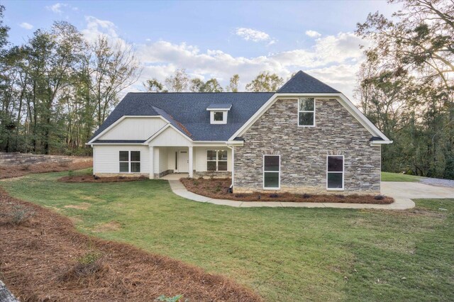 view of front of house with a front lawn