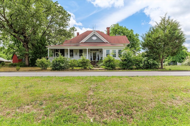 view of front of house featuring a porch and a front lawn