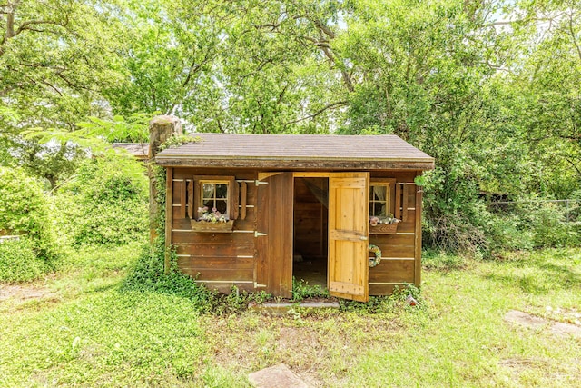 view of outbuilding