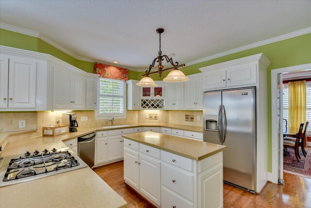 3501 Lonesome Pine Ct, Martinez, GA 30907 - kitchen with appliances with stainless steel finishes, a sink, light countertops, light wood-style flooring, and ornamental molding