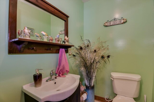 bathroom featuring toilet and sink