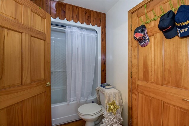 bathroom with toilet and shower / tub combo with curtain