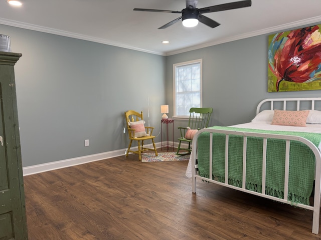 bedroom featuring ornamental molding, a ceiling fan, wood finished floors, recessed lighting, and baseboards