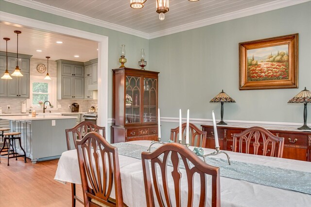 710 Somerset Way, Augusta, GA 30909 - dining space featuring light wood-type flooring, ornamental molding, and recessed lighting