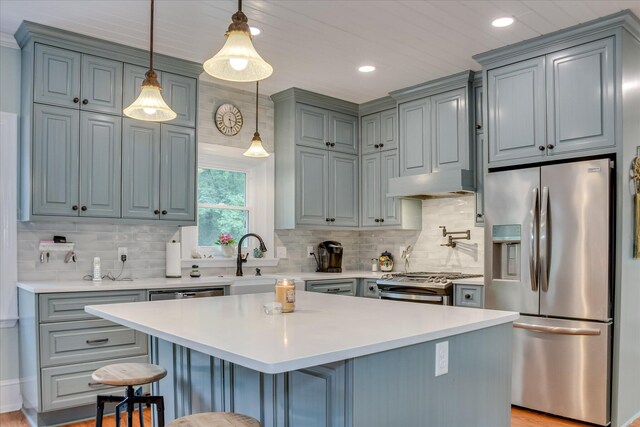 710 Somerset Way, Augusta, GA 30909 - kitchen featuring stainless steel appliances, light countertops, under cabinet range hood, decorative backsplash, and recessed lighting