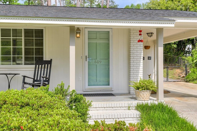 property entrance featuring a porch