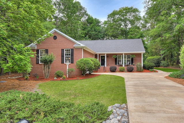 138 Evergreen Ln, Mccormick, SC 29835 - view of front of house featuring a porch, brick siding, driveway, and a front yard