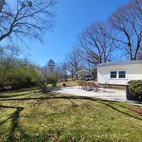 view of yard featuring a patio area