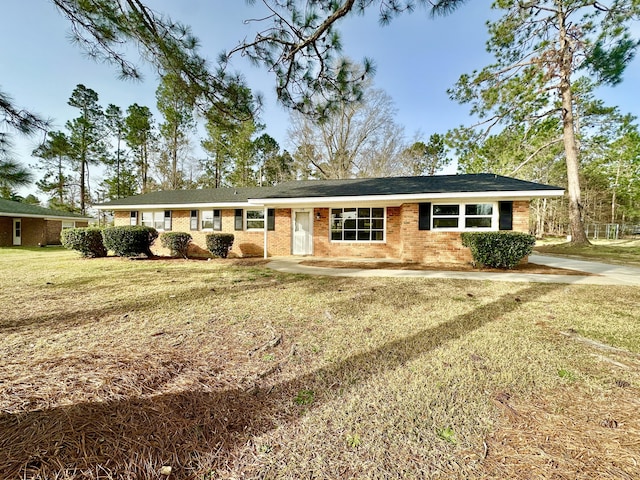 single story home featuring brick siding and a front lawn